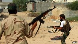 НПС против сторонников Каддафи: в Сирте продолжаются бои