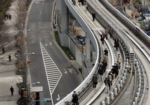 Землетрясение нарушило транспортное сообщение в Японии. В префектуре Иватэ обрушилась скоростная магистраль