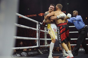 Бой между Усиком и Бриедисом был ближе к любительскому боксу – комментатор