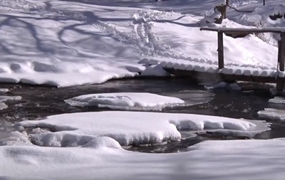 Замерз один з найвідоміших водоспадів України