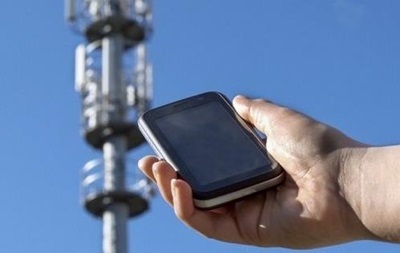 Три мобільних оператори купили перші частоти на 4G