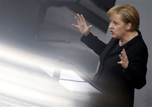 Меркель назвала поддержку евро долгом Германии