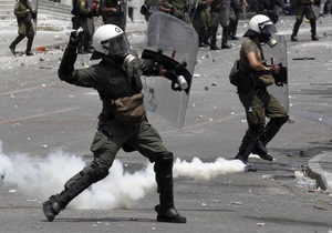 Увольнения учителей в Греции: Полиция силой сдерживает протестующих