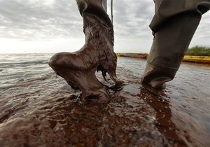 Обама осудил рекламу ВР с извинениями за нефтяное пятно в Мексиканском заливе