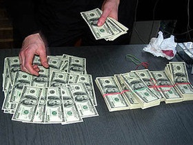 В аэропорту Одесса таможенники обнаружили 120 тысяч долларов в коробке от лампочек
