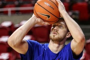NCAA: Михайлюк набрал 10 очков в очередном матче Канзаса