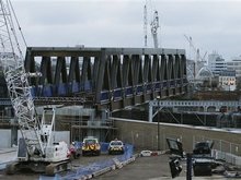 В Лондоне рухнул железнодорожный мост