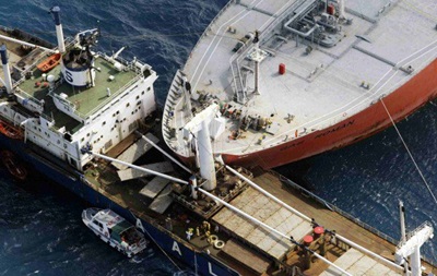 У водах Китаю зіткнулися два судна, одне з них затонуло