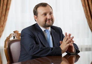 Наш Арбузов лучше всех: Forbes.ua выяснил, кто и почему рекламирует таланты главы Нацбанка