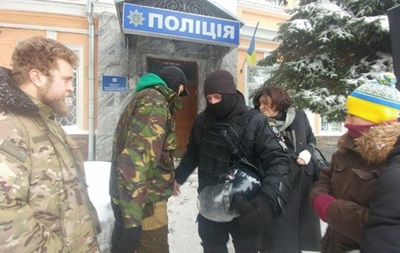 У Києві активісти вимагають звільнення затриманих