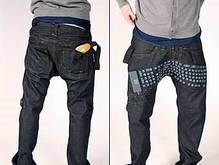 Дизайнер создал технологические джинсы