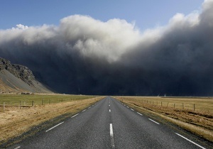 Британские метеорологи: Облако вулканической пыли вновь перемещается в Европу
