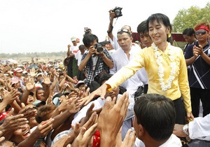 Аун Сан Су Чжи покинет Бирму впервые за 24 года