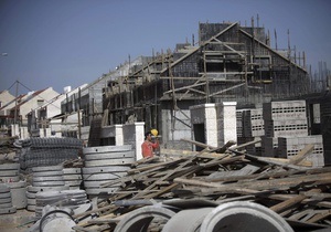 Власти Израиля хотят как раз выстроить наиболее тыщи домов в Восточном Иерусалиме