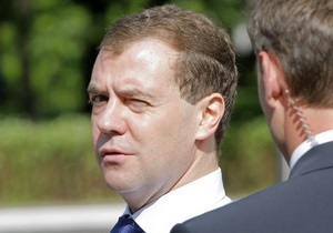 Медведев намерен сократить количество чиновников на 20%