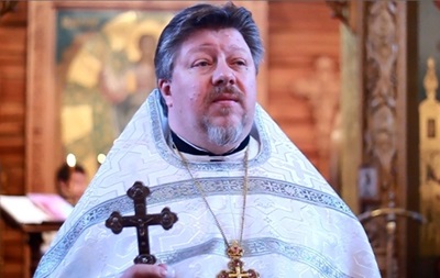 З Москви вислали священика, який заспівав на церковній трапезі Мурку