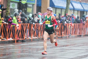 Американка Линден и японец Каваучи выиграли Бостонский марафон