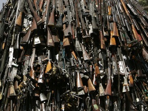 Украинцы добровольно сдали оружие