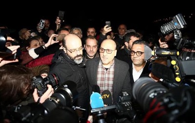 В Турции осудили 15 сотрудников оппозиционной газеты 