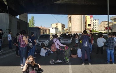 Протести в Єревані: заблоковані основні дороги