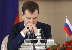 Медведев косвенно упрекнул Путина за высказывания по делу Ходорковского