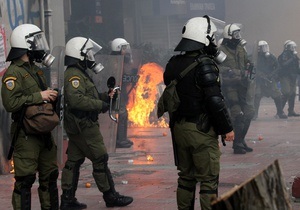 В центре Афин демонстранты подожгли один из банков: есть жертвы