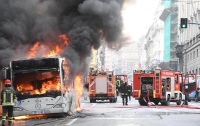 В центре Рима загорелся автобус с пассажирами