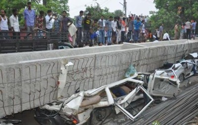 В Индии обрушился мост: 15 жертв