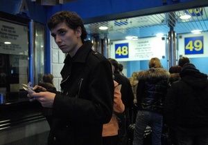 Глава МВД обещает разобраться с перекупщиками ж/д билетов в Киеве