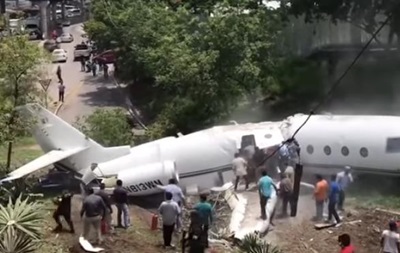 В Гондурасе при посадке развалился самолет