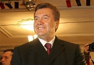 Янукович присвоил трем шахтерам звание героев Украины
