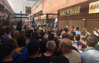 Погром на ринку в Києві: суд відпустив затриманих на поруки нардепів