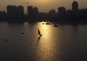 В Египте автобус упал с парома в Нил: погибли 43 человека