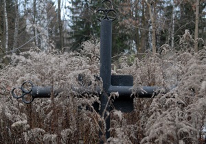 В Луганской области юные вандалы разрушили 45 памятников на кладбище