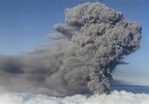 Исландский вулкан Эйяфьяллайекюль постепенно умеряет свою активность