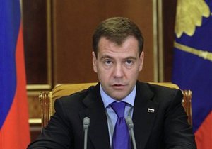 Медведев поручил Генпрокуратуре РФ расследовать аварию в Анталье