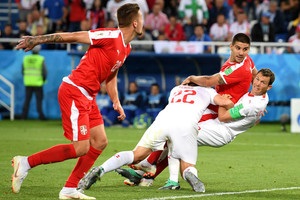 Сербы намерены подать жалобу на судейство в матче со Швейцарией