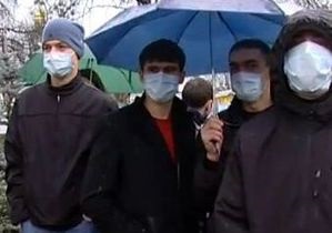 Украина на карантине: люди в масках провели акцию у стен Администрации Президента