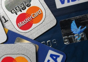 Исследование: украинцы все больше пользуются банковскими карточками