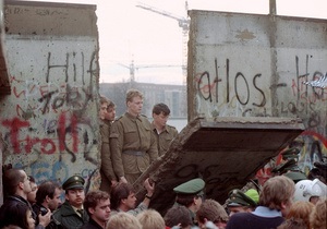 В Германии протестуют против сноса Берлинской стены