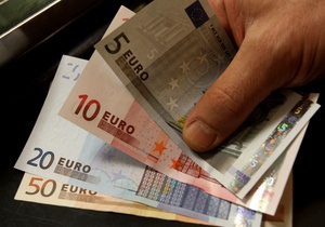 Греция намерена урезать пенсии на тысячу евро и поднять цены на топливо - СМИ