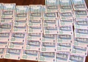 Трое граждан Молдовы за неделю сняли со счетов в Украине 100 тысяч гривен