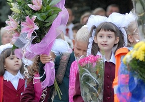 Азаров примет участие в празднике первого звонка в селе Счастливое Киевской области