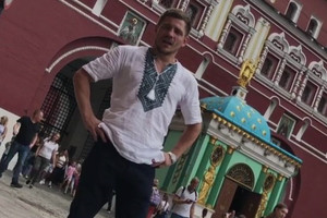 Беринчик в вышиванке в Москве едва не ударил прохожего на Красной площаде
