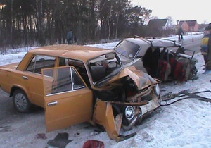 В Ровенской области столкнулись два ВАЗа, восемь человек пострадали