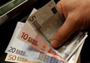 Евро зафиксировал очередной годовой минимум