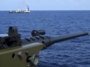 ЕС продлил еще на год мандат сил по борьбе с сомалийскими пиратами