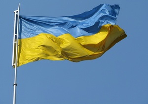 В центре Сум неизвестные приспустили Государственный флаг Украины