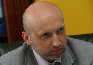 Тимошенко подарила Турчинову План действий в экстремальных условиях