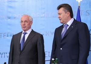 Янукович и Азаров поздравили журналистов с праздником
